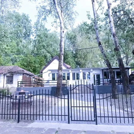 Tisza Apartmán *